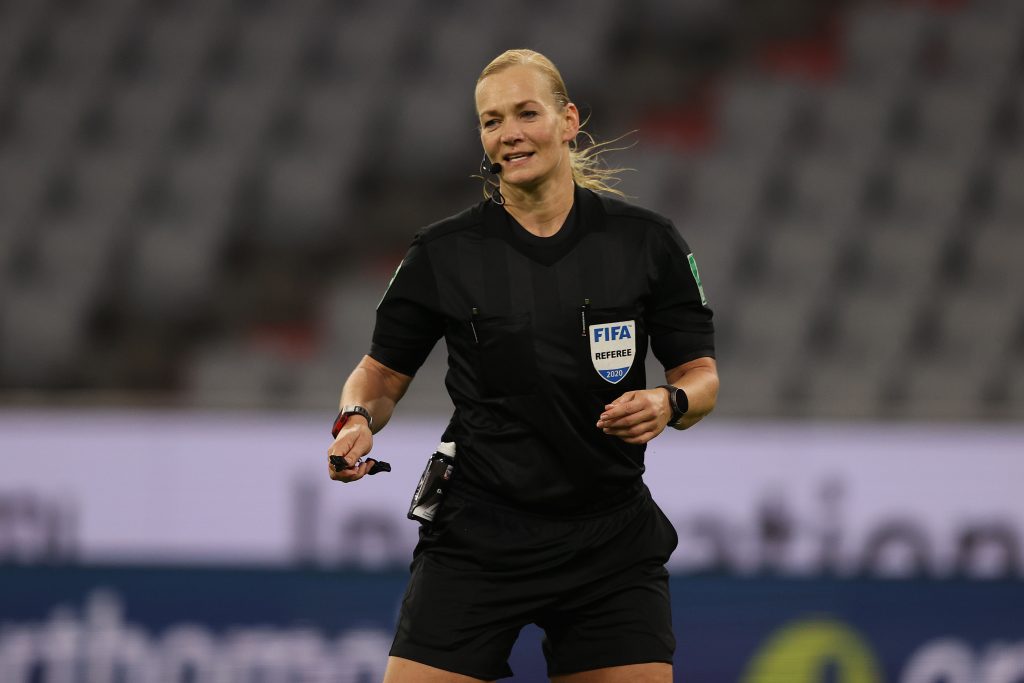 arbitro napoli granada