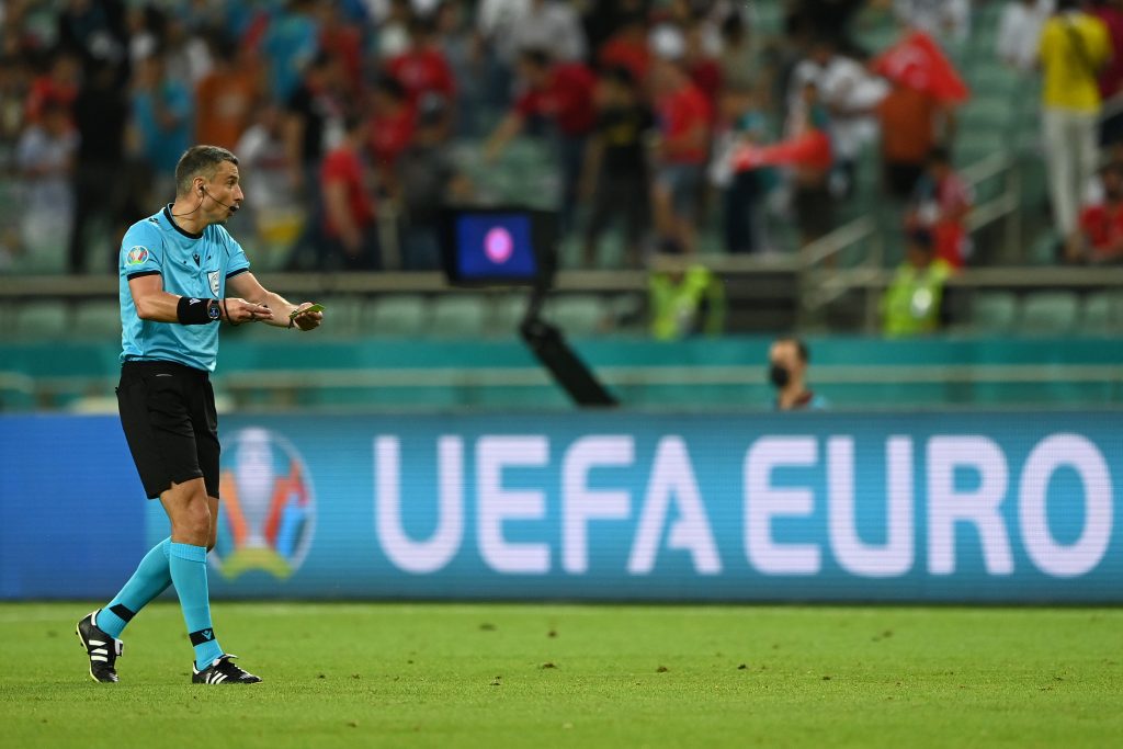 belgio italia arbitro