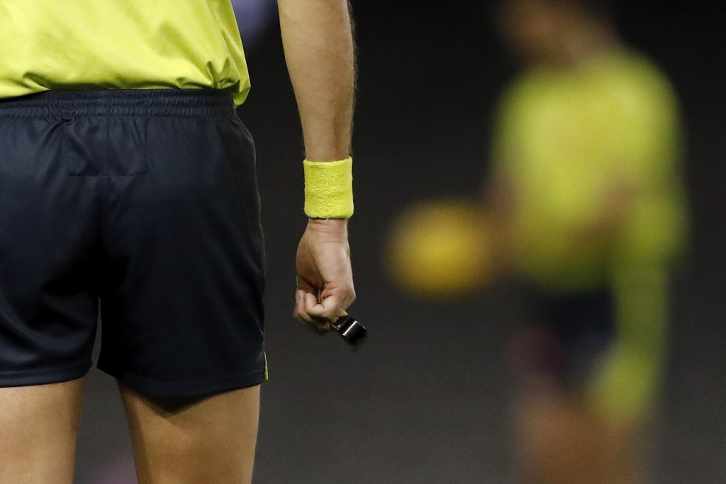 arbitro picchiato