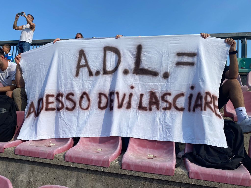 striscione de laurentiis