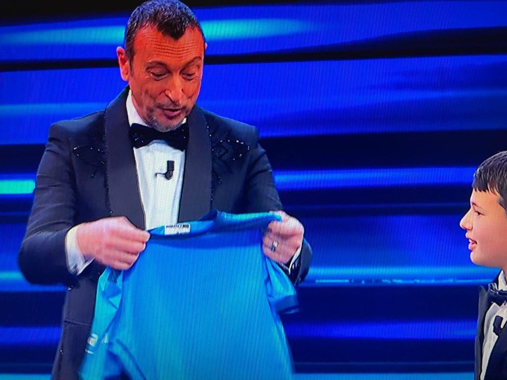 amadeus sanremo maglia napoli