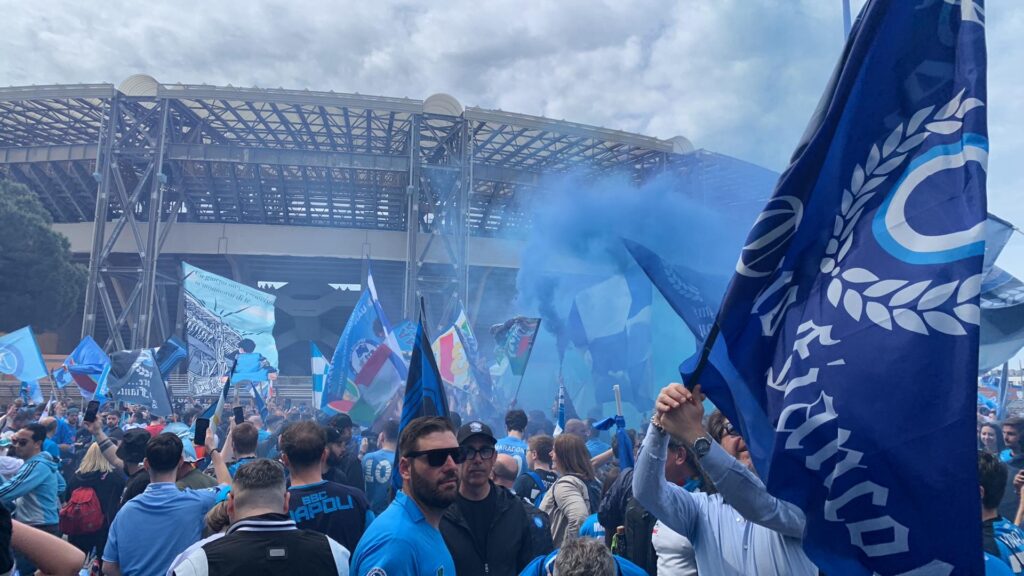 tifoso napoli scudetto frosinone serie a