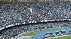 striscione curva de laurentiis