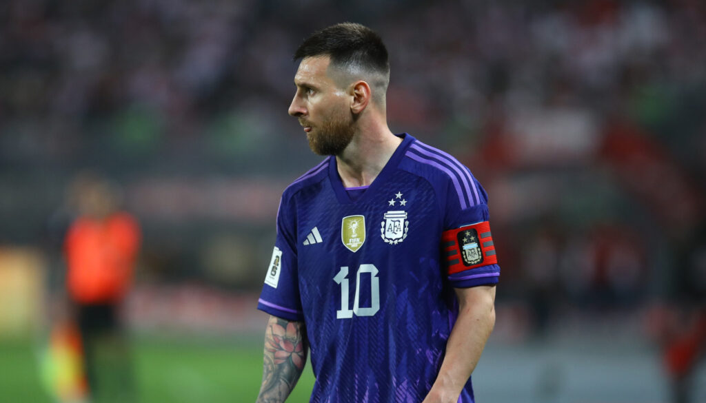messi, no al ritiro. In campo fino ai 41