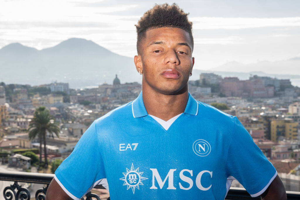 SSC Napoli Unveil New Signing David Neres