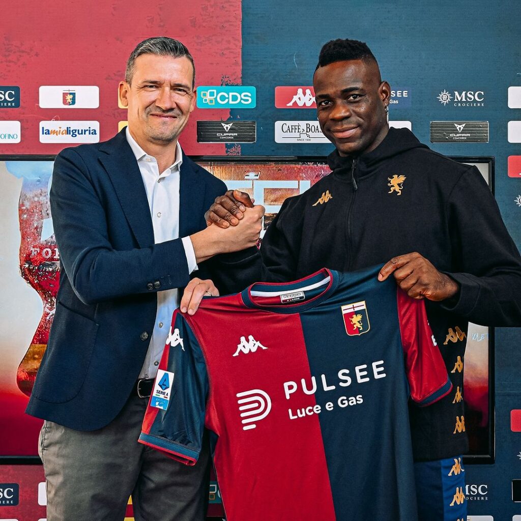 Mario Balotelli è un nuovo giocatore del Genoa Mario Balotelli è un nuovo giocatore del Genoa. L’attaccante italiano, nato a Palermo il 12-09-1990, ha firmato il contratto con il suo nuovo club. In carriera Balotelli