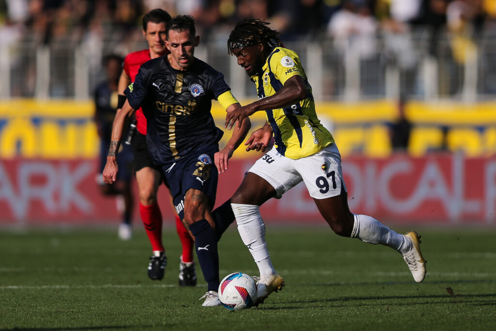 Kasimpasa v Fenerbahce - Turkish Super League