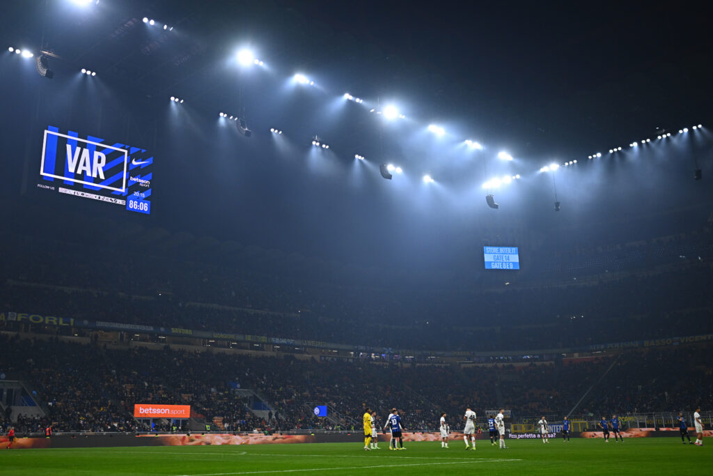 Var e arbitri fanno discutere