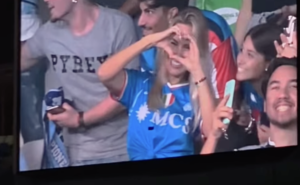 napoli stadio maradona tifosa