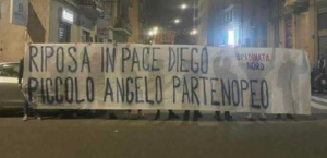 Lo striscione per Diego De Vivo