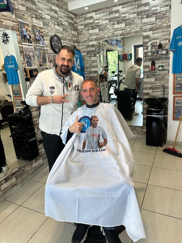 Stamattina con noi il nostro mister cristian stellini Stylist chiantese Stylist Chiantese un po’ di relax,subito a lavoro per preparare la sfida con il monza grazie sempre per la vostra fiducia in me forza napoli