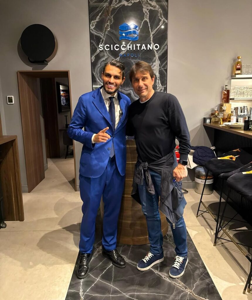 Il Napoli non è solo una squadra, è un amore che si tramanda, che unisce e fa sognare.Ho avuto il grande piacere di avere qui da @scicchitano_napoli il nostro Mister @antonioconte Forza Napoli ieri, oggi e domani.S
