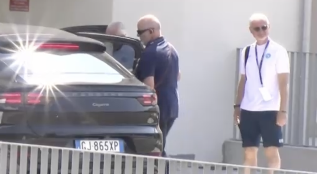 De Laurentiis lascia store
