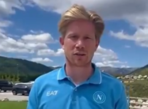 Saluto di De Bruyne
