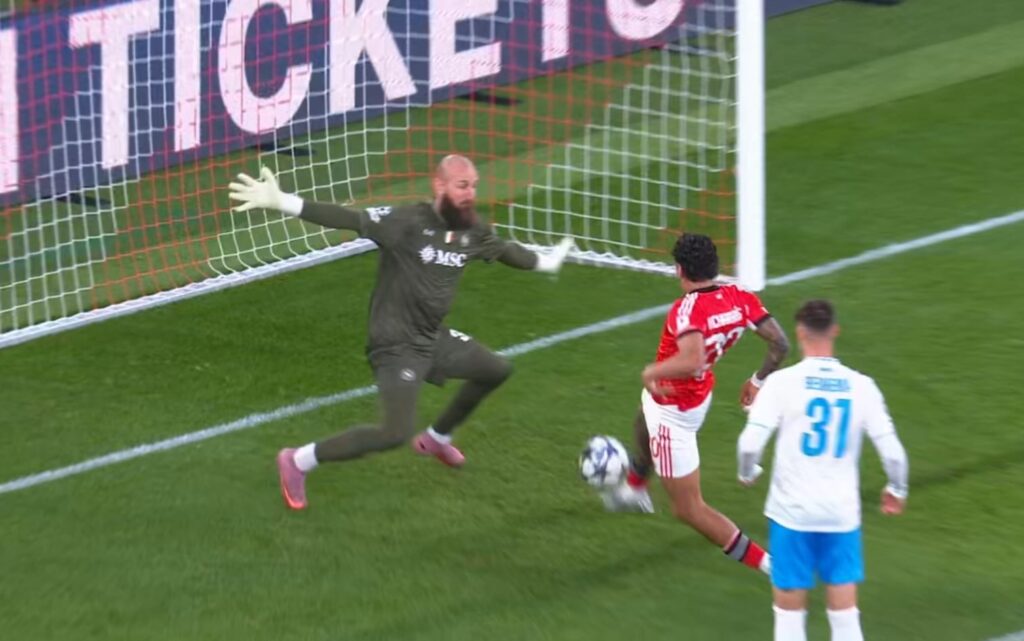 rios gol benfica napoli