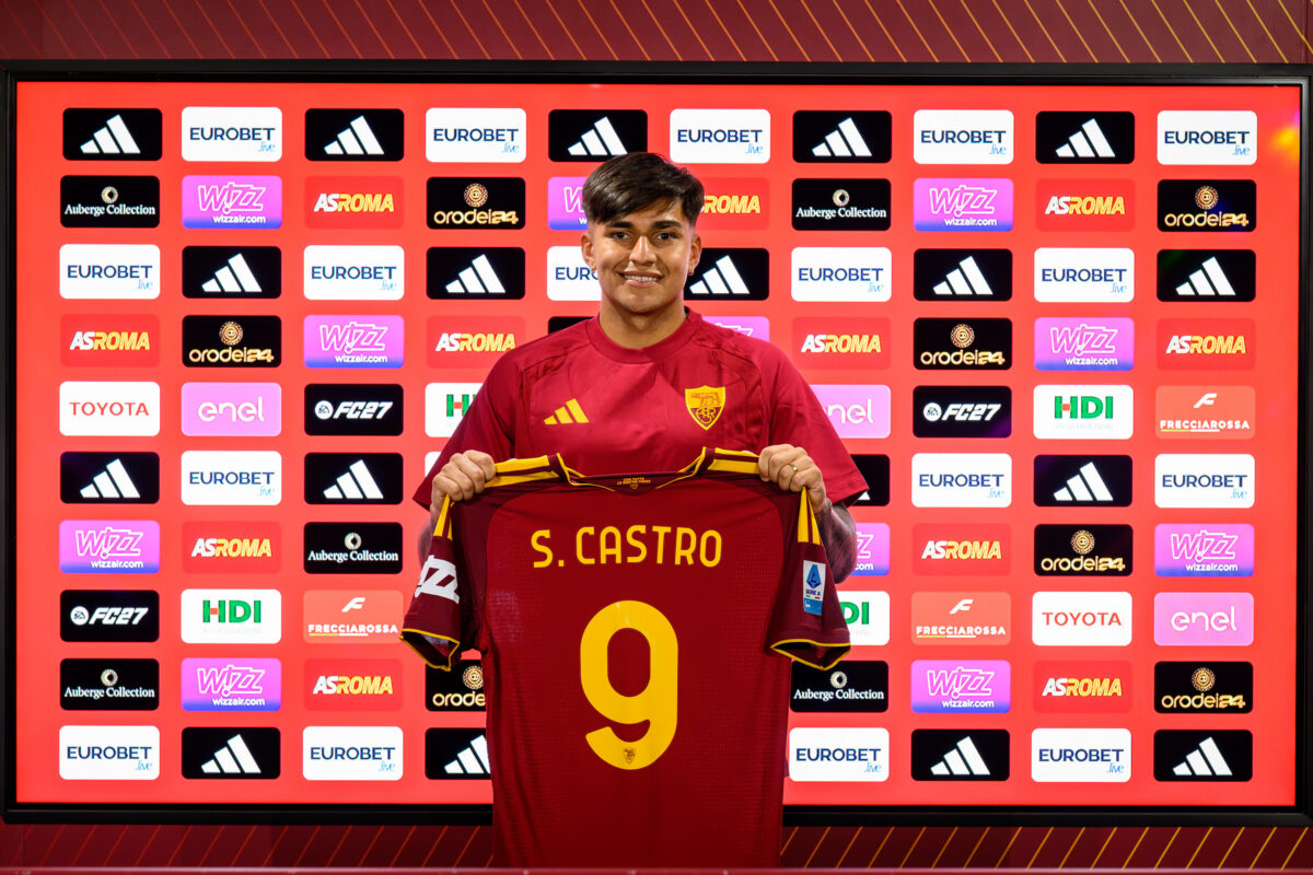 AS Roma Unveil New Signing Santiago Castro