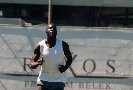 Lukaku si allena anche in vacanza, come mostrano le sue storie Instagram. Il belga è pronto a raggiungere il Napoli a Castel di Sangro.