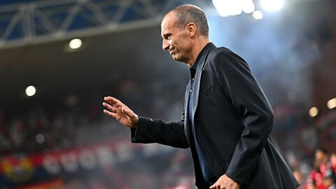 Allegri Napoli — [descrivi cosa fa nella foto, es. "Allegri Napoli in allenamento a Castel Volturno"]