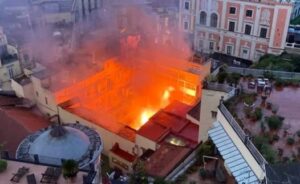 incendio teatro sannazaro