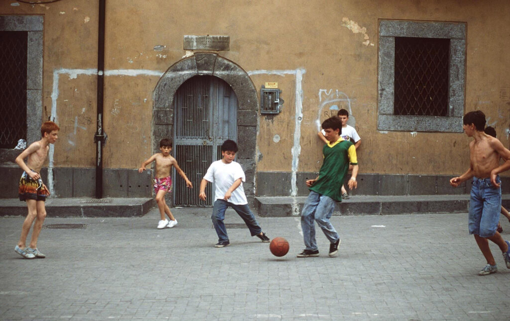 KINDERSPORT: FUSSBALL